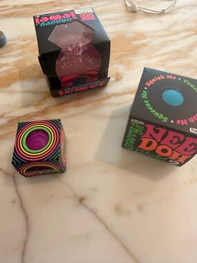 NeeDoh groovy glob, gem jewel, ripple
All 100 authentic ships same day from NYC